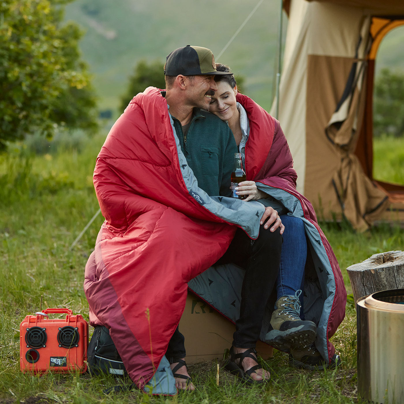 A couple snuggling in their TETON Sports Acadia Mammoth outdoor camp blanket.